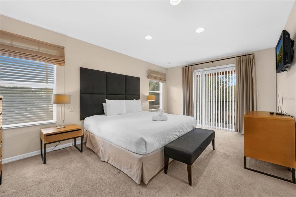 合同活跃: $350,000 (4 贝兹, 3 浴室, 1852 平方英尺)