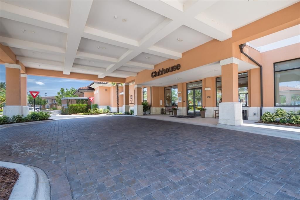 合同活跃: $350,000 (4 贝兹, 3 浴室, 1852 平方英尺)