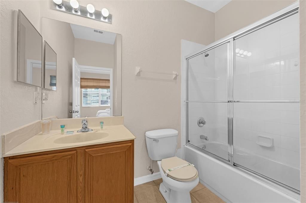 合同活跃: $350,000 (4 贝兹, 3 浴室, 1852 平方英尺)