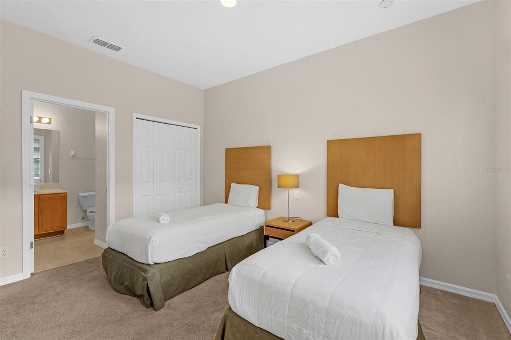 合同活跃: $350,000 (4 贝兹, 3 浴室, 1852 平方英尺)