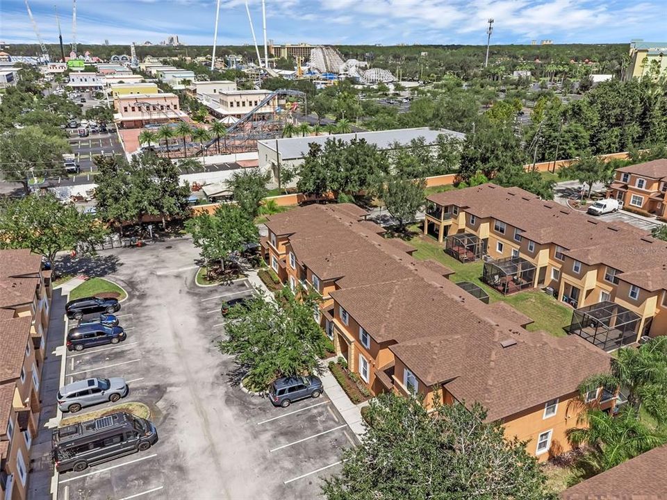 合同活跃: $350,000 (4 贝兹, 3 浴室, 1852 平方英尺)