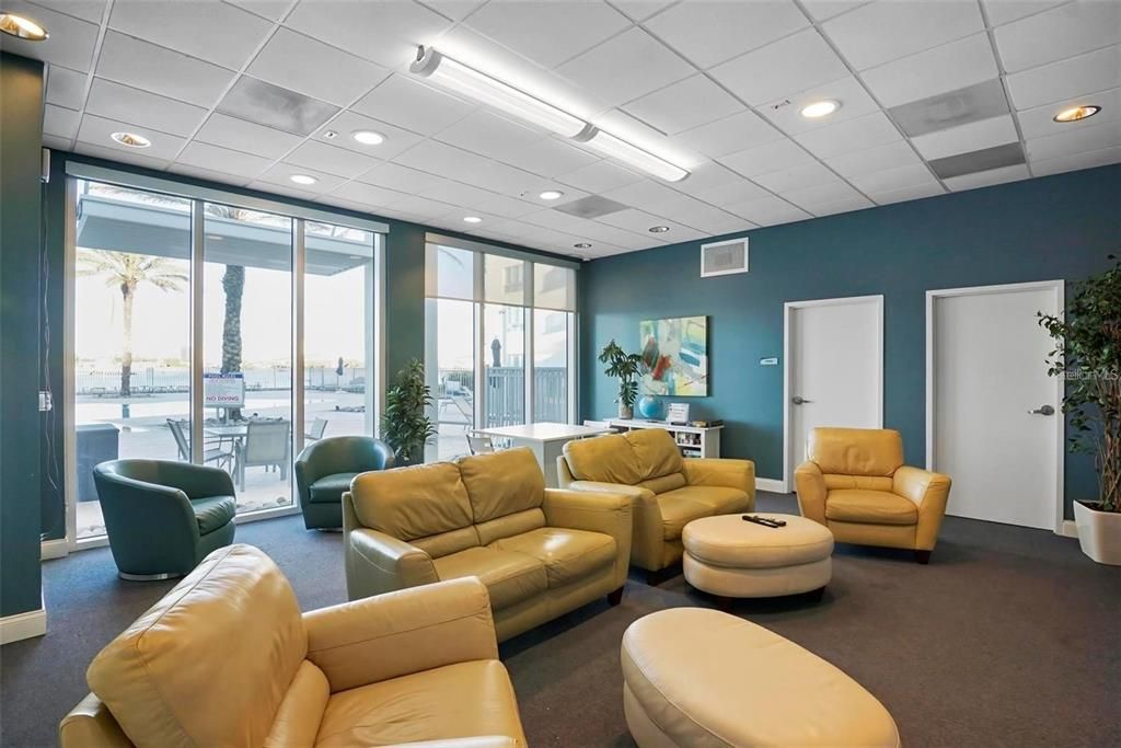 На продажу: $332,000 (2 спален, 2 ванн, 1670 Квадратных фут)