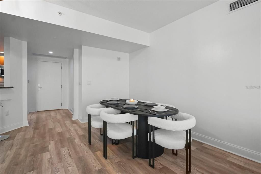 На продажу: $332,000 (2 спален, 2 ванн, 1670 Квадратных фут)