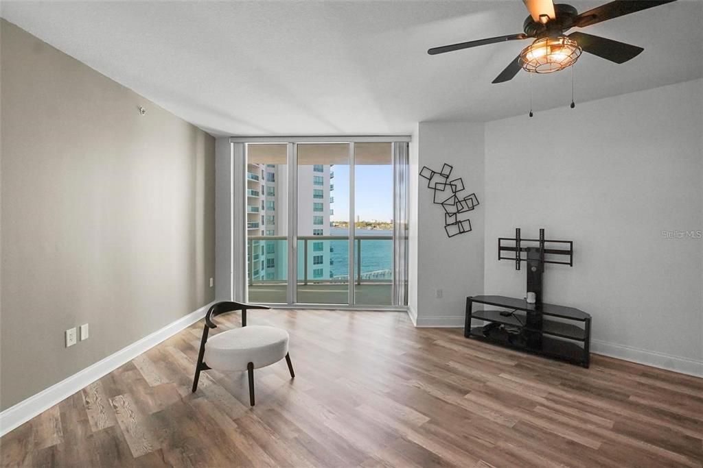 На продажу: $332,000 (2 спален, 2 ванн, 1670 Квадратных фут)