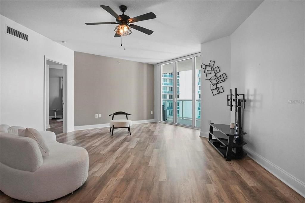 На продажу: $332,000 (2 спален, 2 ванн, 1670 Квадратных фут)