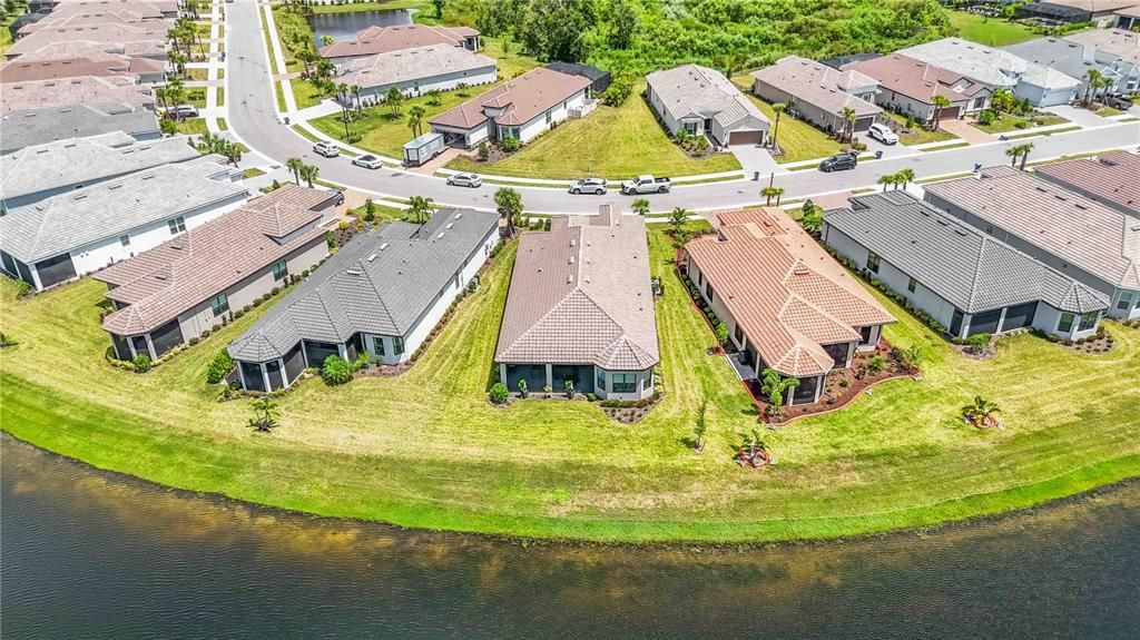 Под контрактом: $649,000 (3 спален, 3 ванн, 2410 Квадратных фут)