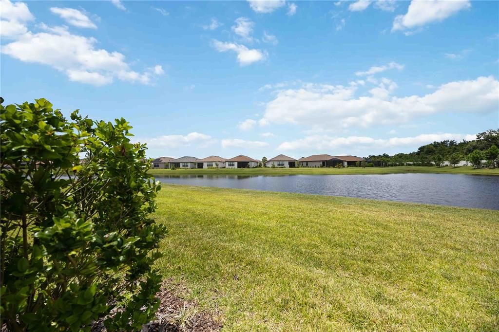 Под контрактом: $649,000 (3 спален, 3 ванн, 2410 Квадратных фут)