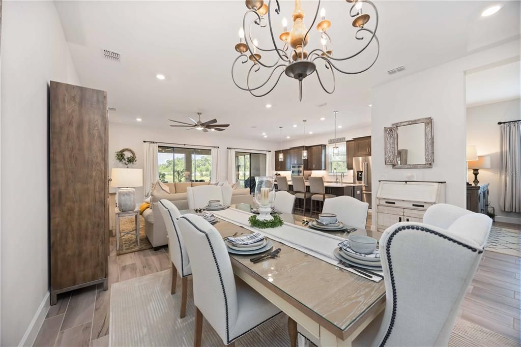 Под контрактом: $649,000 (3 спален, 3 ванн, 2410 Квадратных фут)