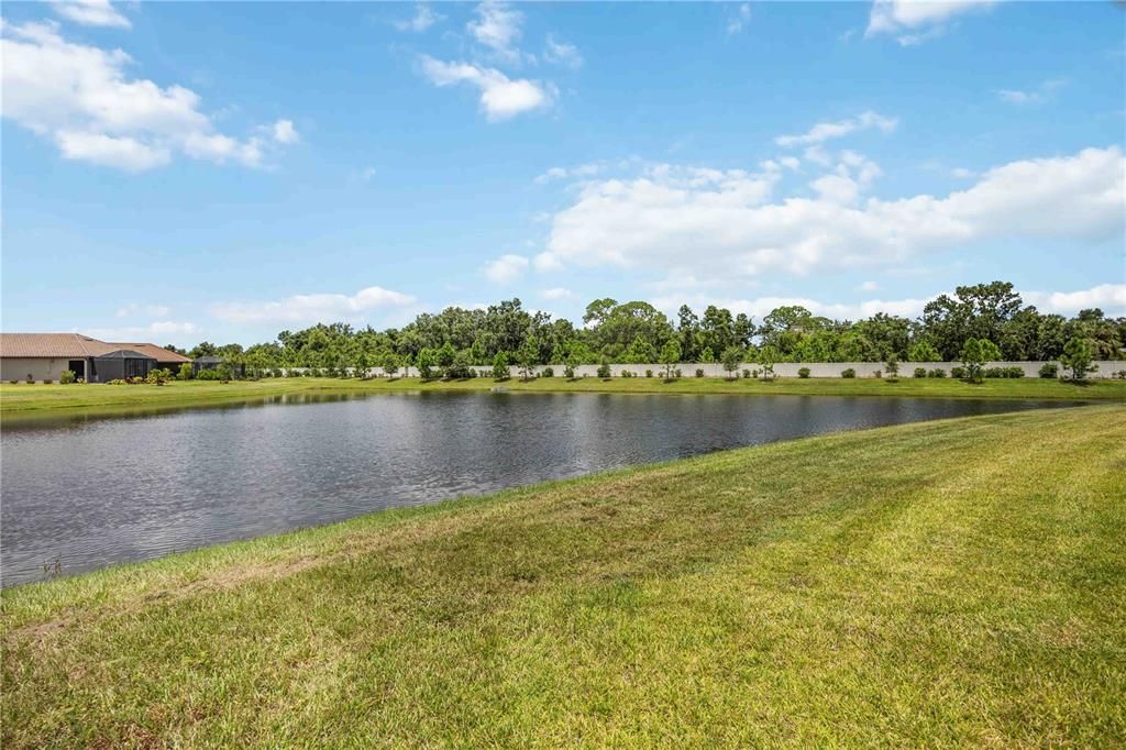 Под контрактом: $649,000 (3 спален, 3 ванн, 2410 Квадратных фут)