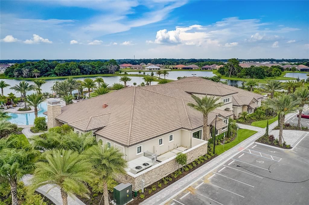 Под контрактом: $649,000 (3 спален, 3 ванн, 2410 Квадратных фут)