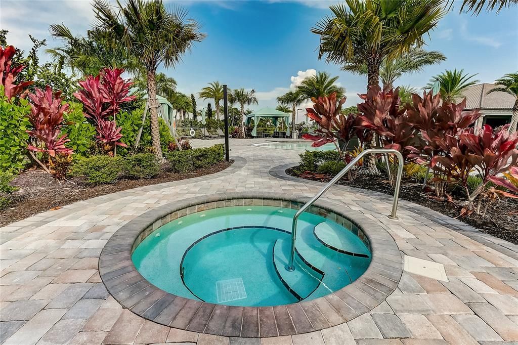 Под контрактом: $649,000 (3 спален, 3 ванн, 2410 Квадратных фут)