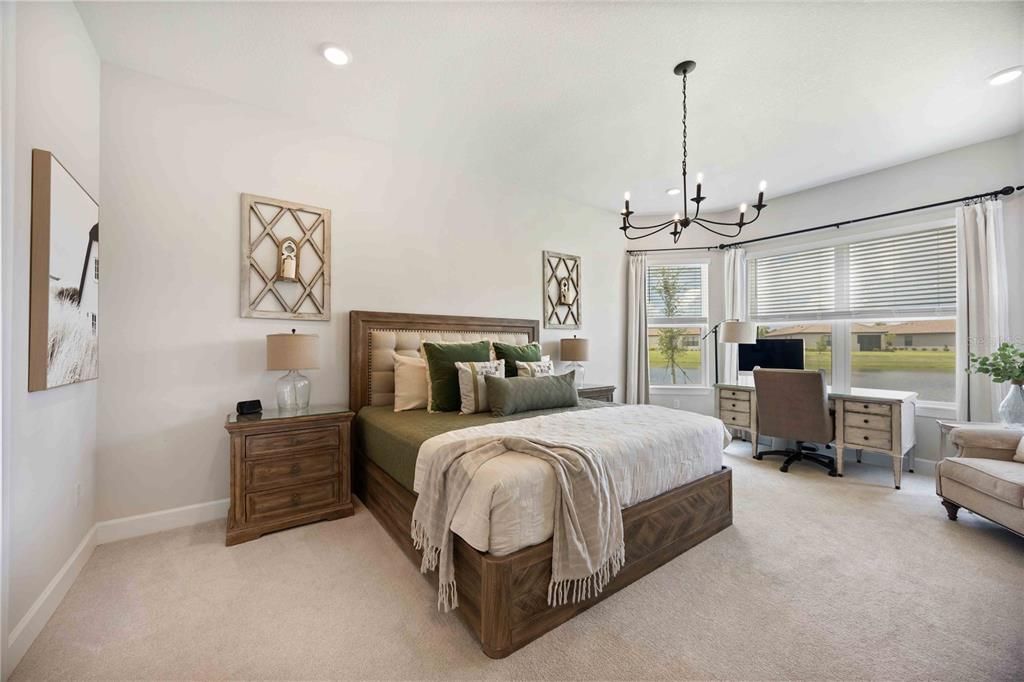 Под контрактом: $649,000 (3 спален, 3 ванн, 2410 Квадратных фут)