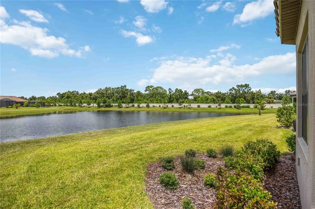 Под контрактом: $649,000 (3 спален, 3 ванн, 2410 Квадратных фут)