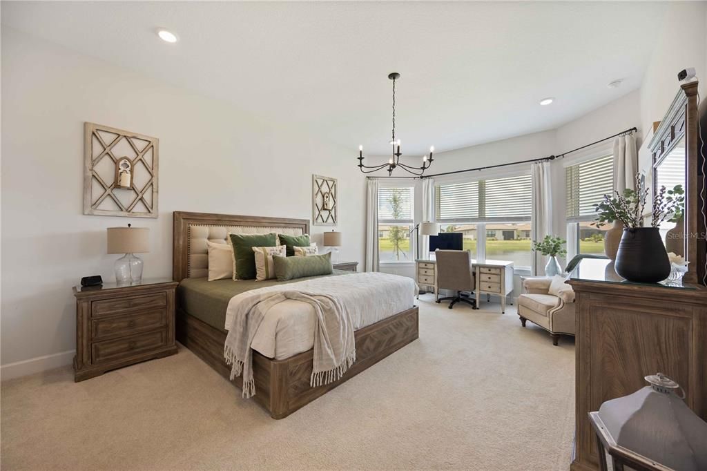 Под контрактом: $649,000 (3 спален, 3 ванн, 2410 Квадратных фут)