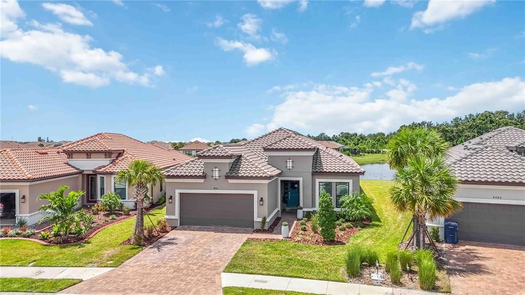 Под контрактом: $649,000 (3 спален, 3 ванн, 2410 Квадратных фут)