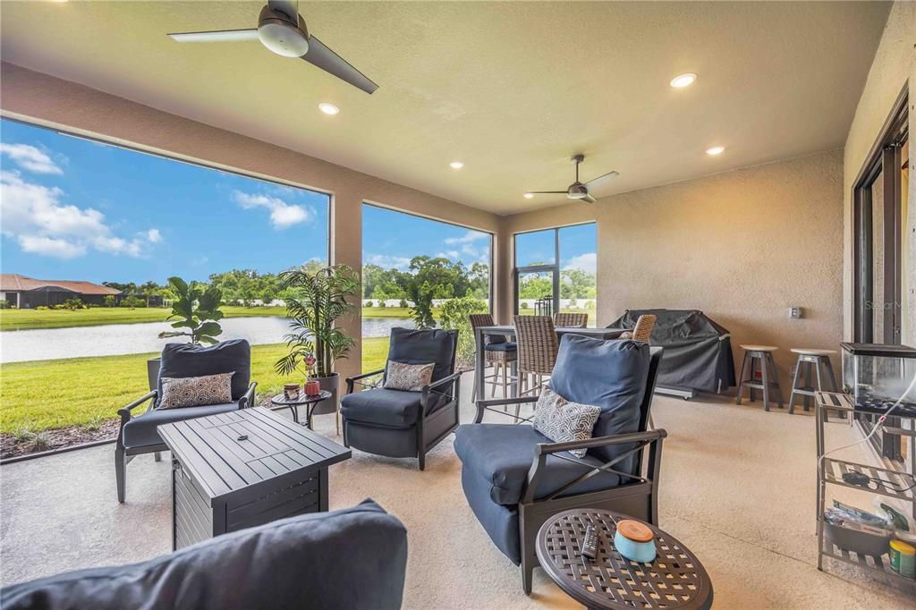 Под контрактом: $649,000 (3 спален, 3 ванн, 2410 Квадратных фут)