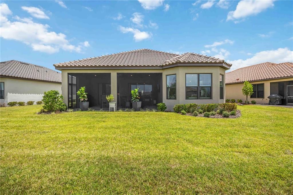 Под контрактом: $649,000 (3 спален, 3 ванн, 2410 Квадратных фут)