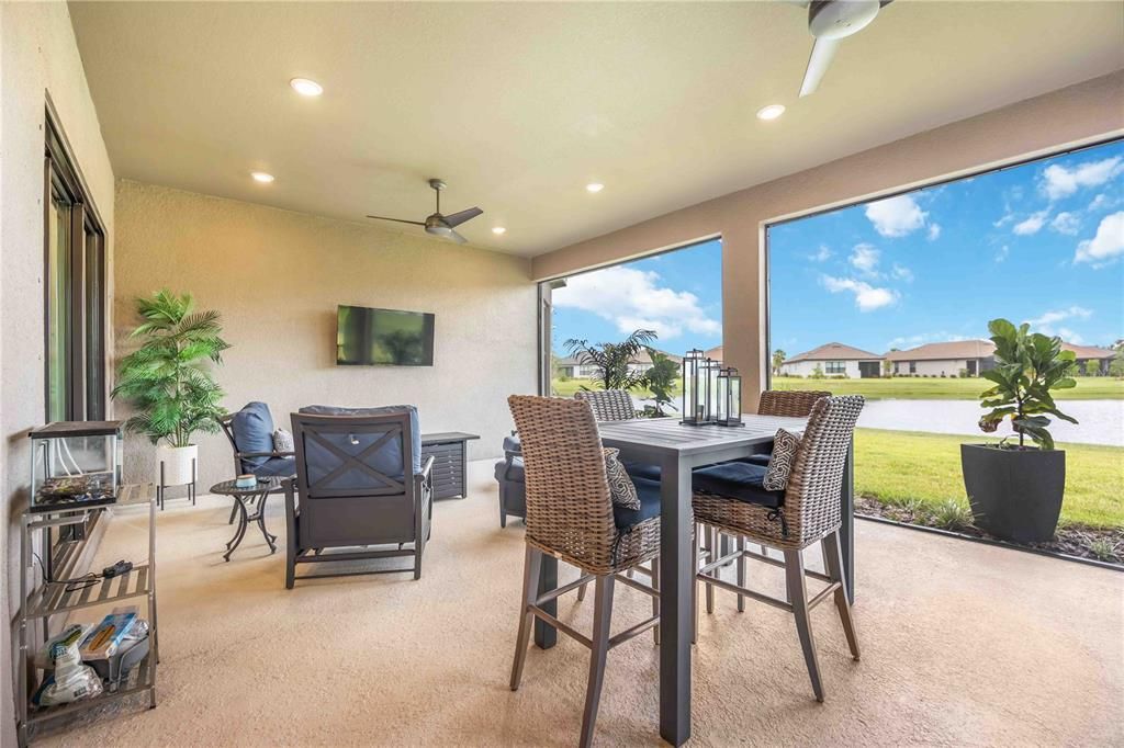 Под контрактом: $649,000 (3 спален, 3 ванн, 2410 Квадратных фут)