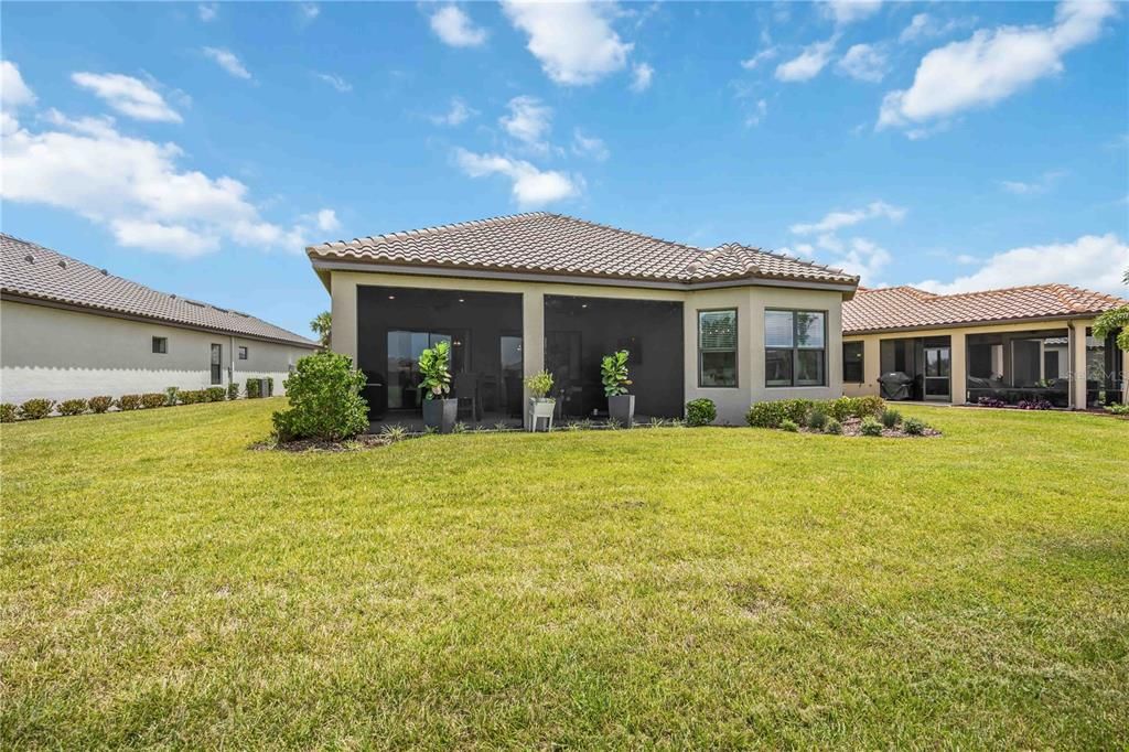 Под контрактом: $649,000 (3 спален, 3 ванн, 2410 Квадратных фут)