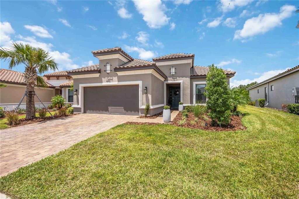 Под контрактом: $649,000 (3 спален, 3 ванн, 2410 Квадратных фут)