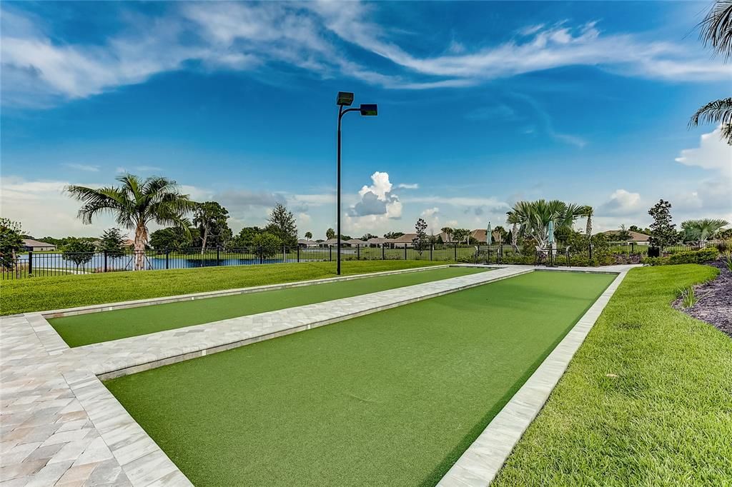 Под контрактом: $649,000 (3 спален, 3 ванн, 2410 Квадратных фут)