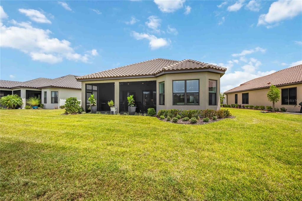 Под контрактом: $649,000 (3 спален, 3 ванн, 2410 Квадратных фут)