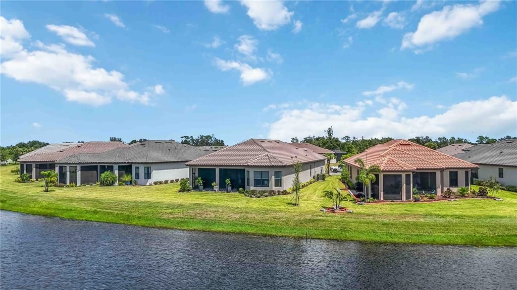 Под контрактом: $649,000 (3 спален, 3 ванн, 2410 Квадратных фут)