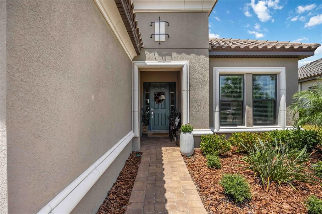 Под контрактом: $649,000 (3 спален, 3 ванн, 2410 Квадратных фут)