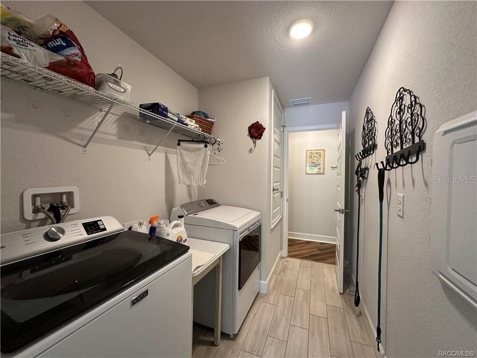 Activo con contrato: $295,000 (3 camas, 2 baños, 1803 Pies cuadrados)