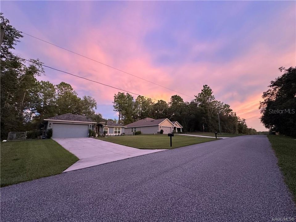 Activo con contrato: $295,000 (3 camas, 2 baños, 1803 Pies cuadrados)