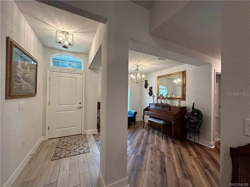 Activo con contrato: $295,000 (3 camas, 2 baños, 1803 Pies cuadrados)