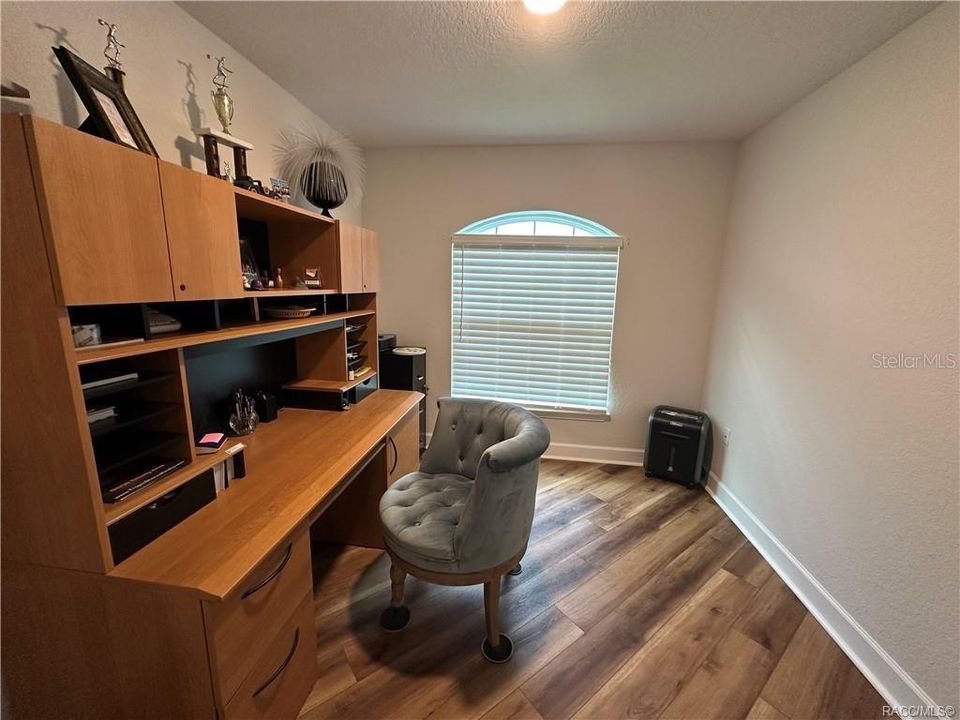 Activo con contrato: $295,000 (3 camas, 2 baños, 1803 Pies cuadrados)