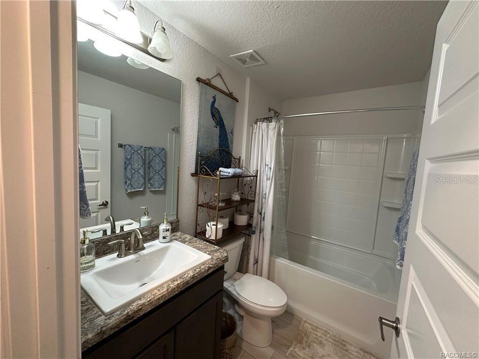 Activo con contrato: $295,000 (3 camas, 2 baños, 1803 Pies cuadrados)