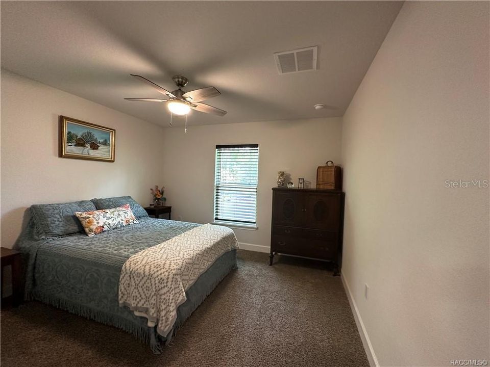 Activo con contrato: $295,000 (3 camas, 2 baños, 1803 Pies cuadrados)