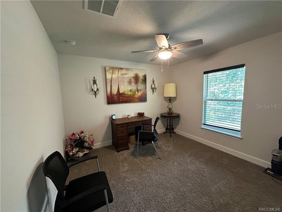 Activo con contrato: $295,000 (3 camas, 2 baños, 1803 Pies cuadrados)