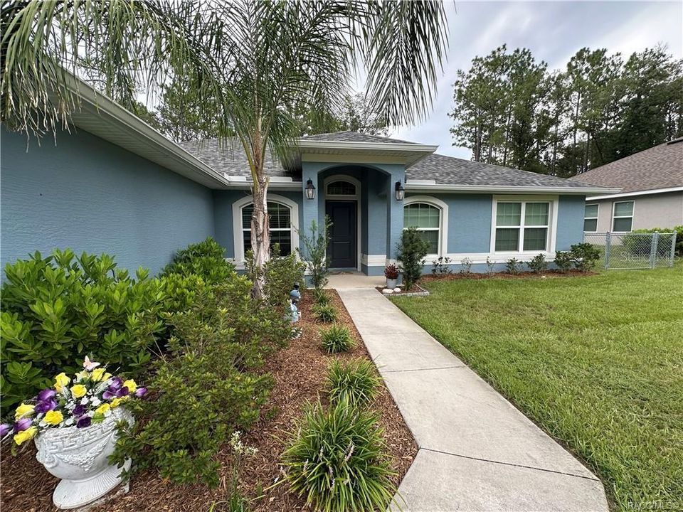 Activo con contrato: $295,000 (3 camas, 2 baños, 1803 Pies cuadrados)