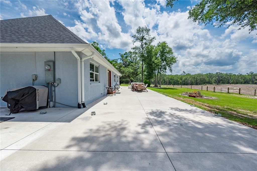 For Sale: $1,390,000 (5 beds, 3 baths, 3284 Square Feet)