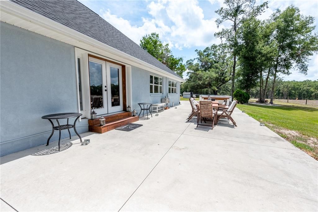 For Sale: $1,390,000 (5 beds, 3 baths, 3284 Square Feet)