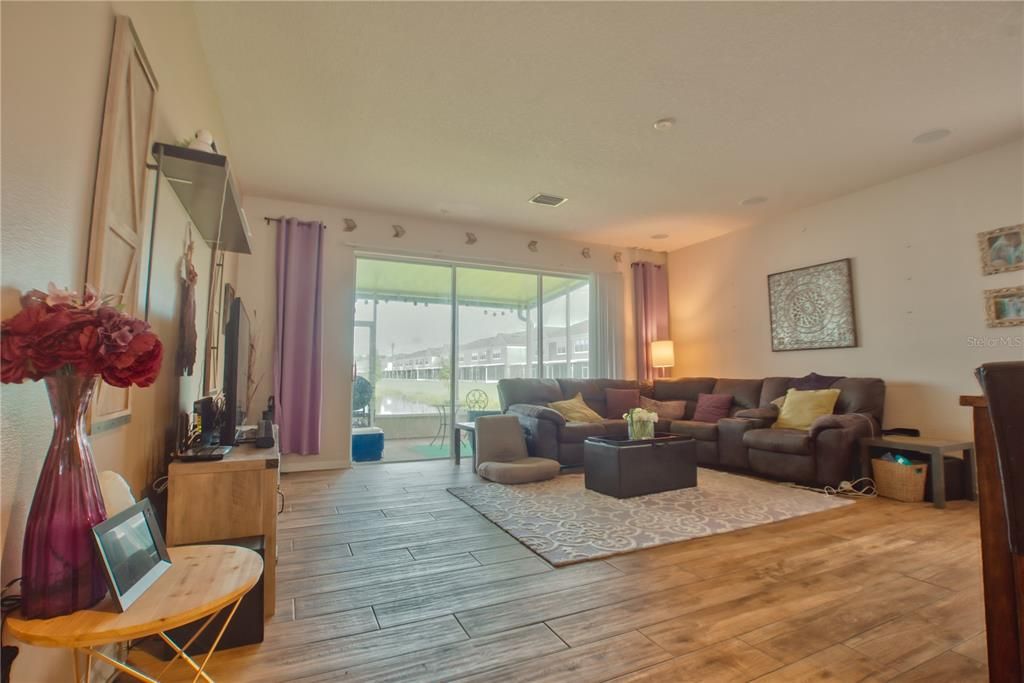 Под контрактом: $2,100 (3 спален, 2 ванн, 1790 Квадратных фут)