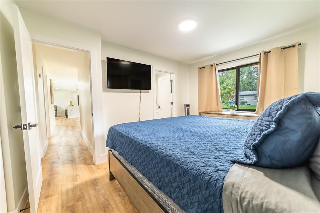 For Sale: $359,000 (3 beds, 2 baths, 1516 Square Feet)