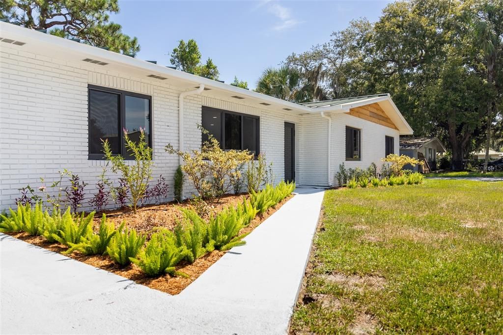 For Sale: $359,000 (3 beds, 2 baths, 1516 Square Feet)