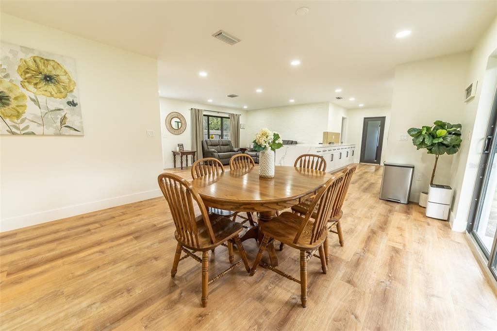 For Sale: $359,000 (3 beds, 2 baths, 1516 Square Feet)