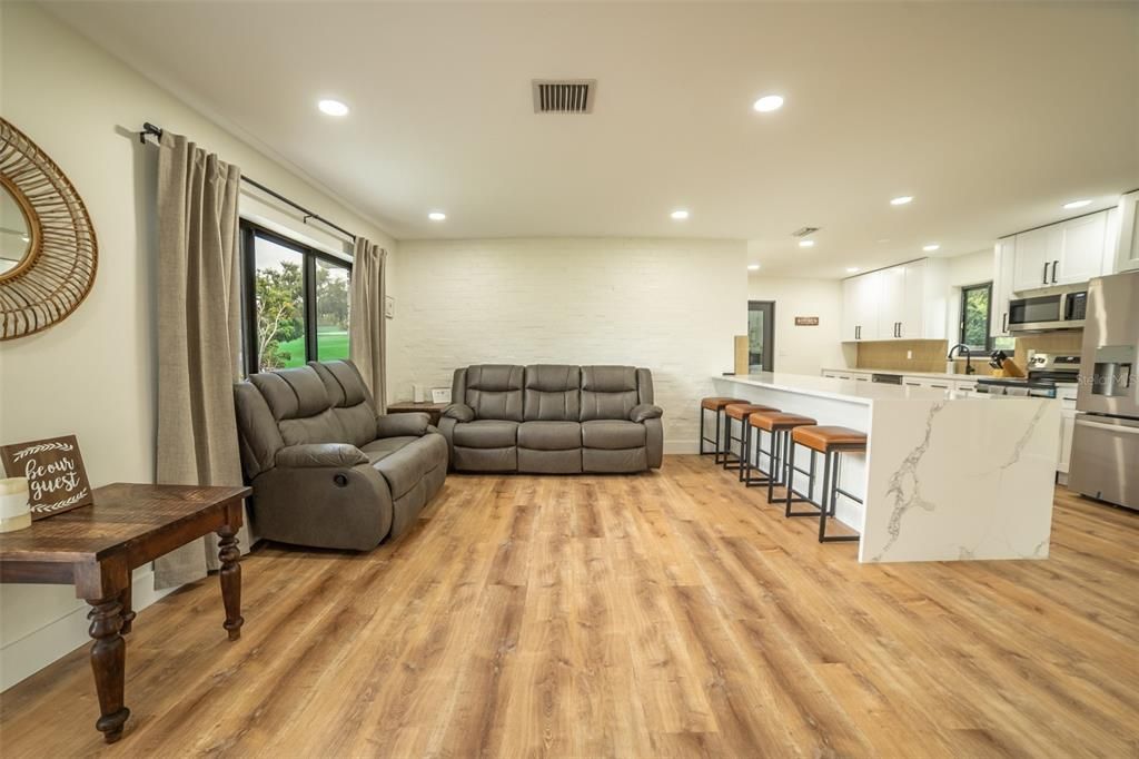 For Sale: $359,000 (3 beds, 2 baths, 1516 Square Feet)