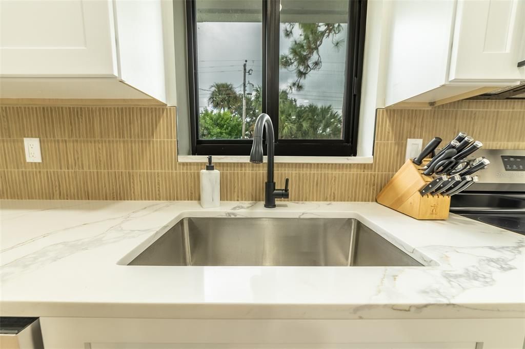 For Sale: $359,000 (3 beds, 2 baths, 1516 Square Feet)