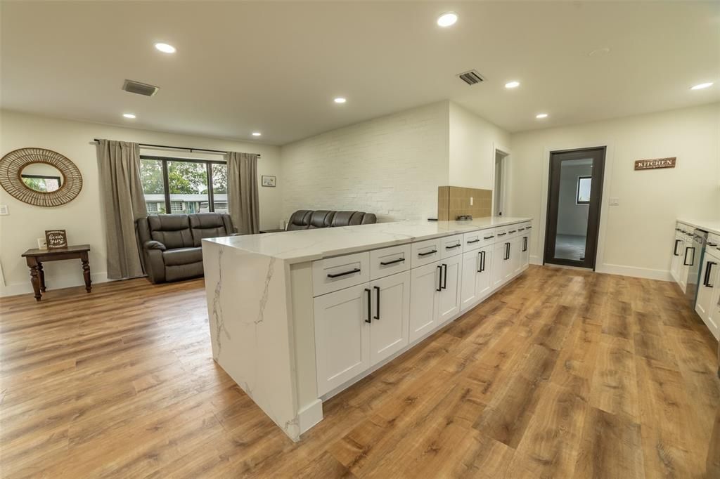 For Sale: $359,000 (3 beds, 2 baths, 1516 Square Feet)