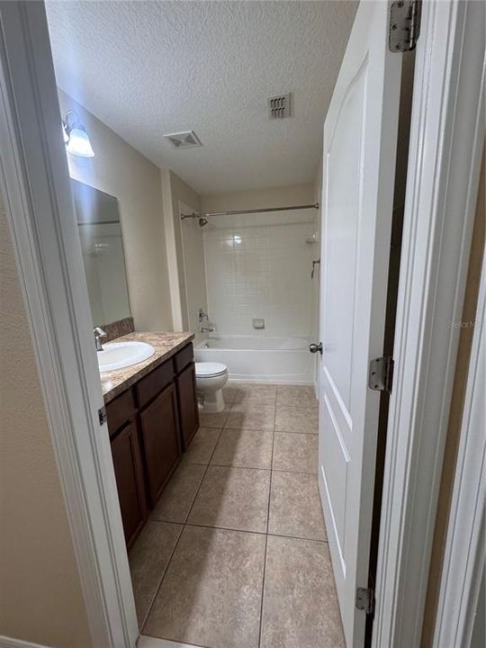 En Venta: $395,000 (3 camas, 2 baños, 1916 Pies cuadrados)