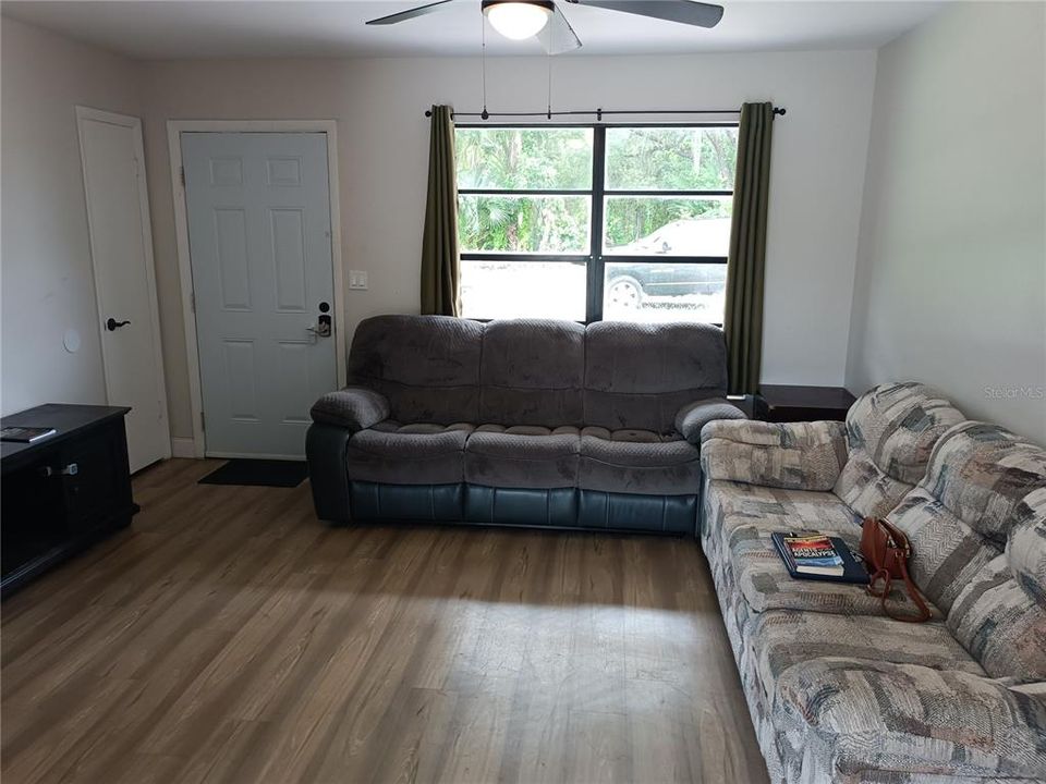 For Sale: $240,000 (3 beds, 2 baths, 1008 Square Feet)