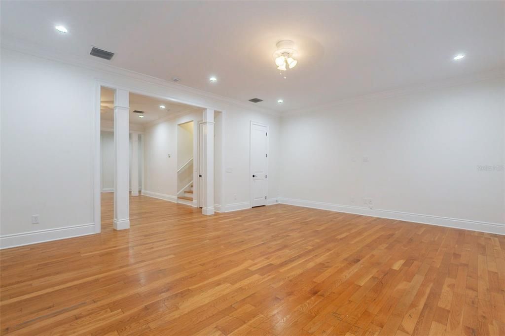 На продажу: $869,900 (3 спален, 2 ванн, 2598 Квадратных фут)