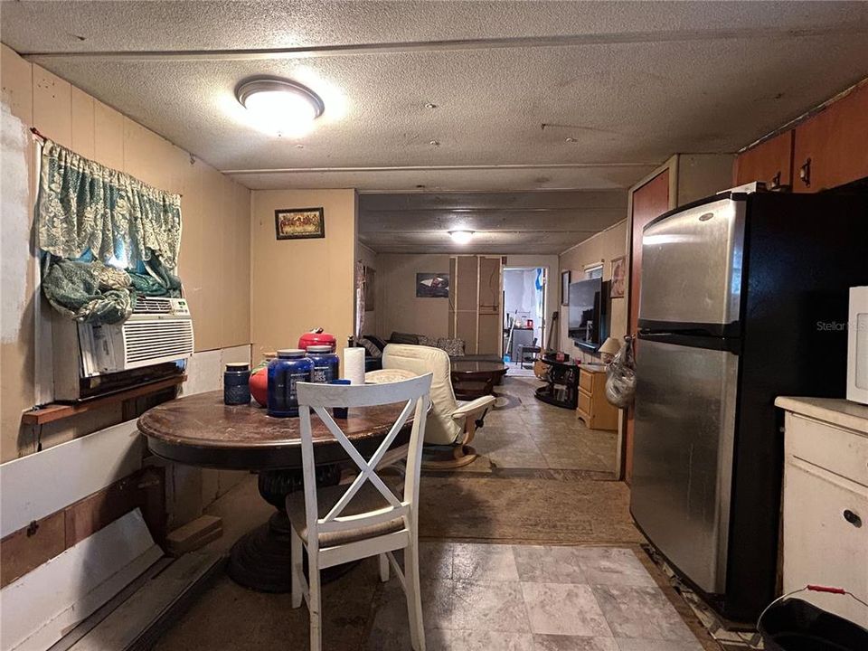 待售: $138,600 (4 贝兹, 4 浴室, 1700 平方英尺)