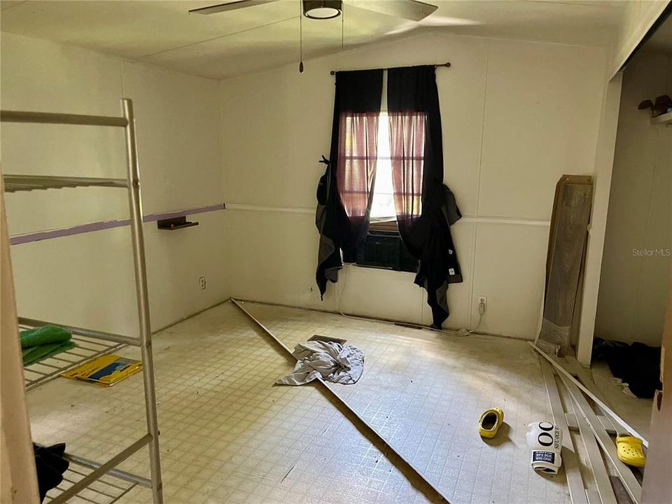 待售: $138,600 (4 贝兹, 4 浴室, 1700 平方英尺)